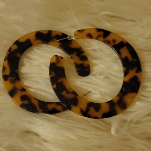 Anthro Tortoise Resin Large Hoop Earrings - Picture 1 of 2